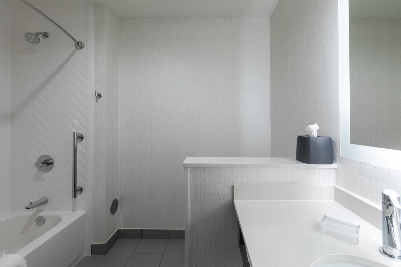 Holiday Inn Greenville - Woodruff Road By Ihg Eksteriør billede
