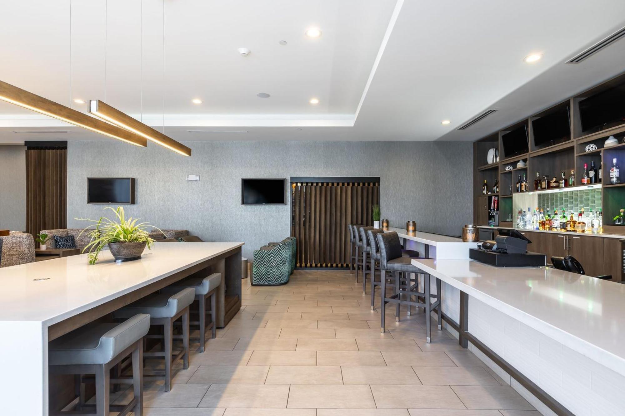 Holiday Inn Greenville - Woodruff Road By Ihg Eksteriør billede